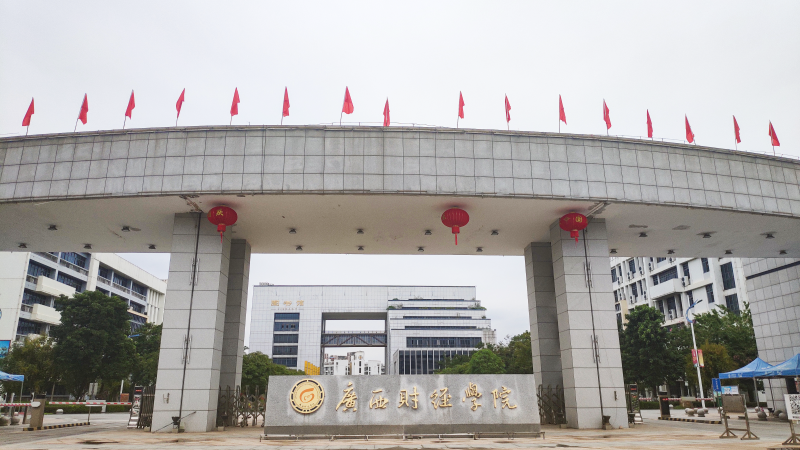學校上床下桌公寓床