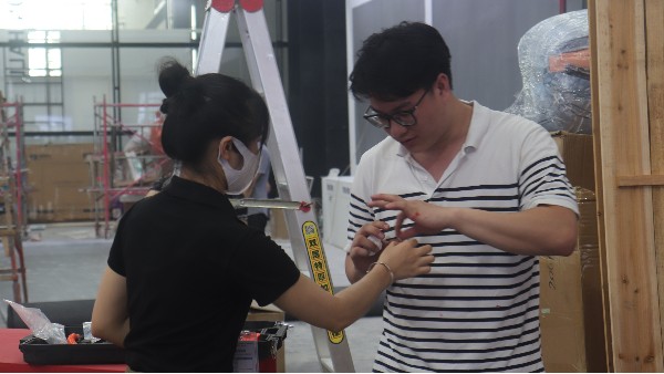 鴻凱家具2023年廣西教育裝備展示會(huì)安裝現(xiàn)場