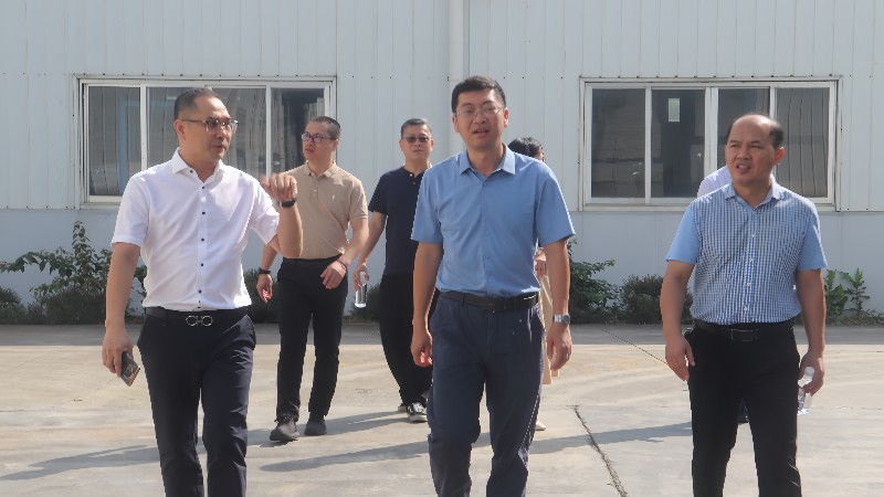 熱烈歡迎武鳴區(qū)黨委統(tǒng)戰(zhàn)部和武鳴區(qū)工商聯(lián)領(lǐng)導(dǎo)蒞臨鴻凱家具調(diào)研指導(dǎo)工作
