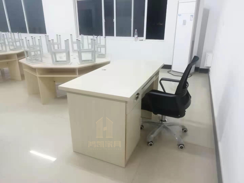 廣西理工職業(yè)技術(shù)學(xué)院多媒體教室電腦桌