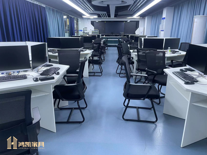 電腦桌
